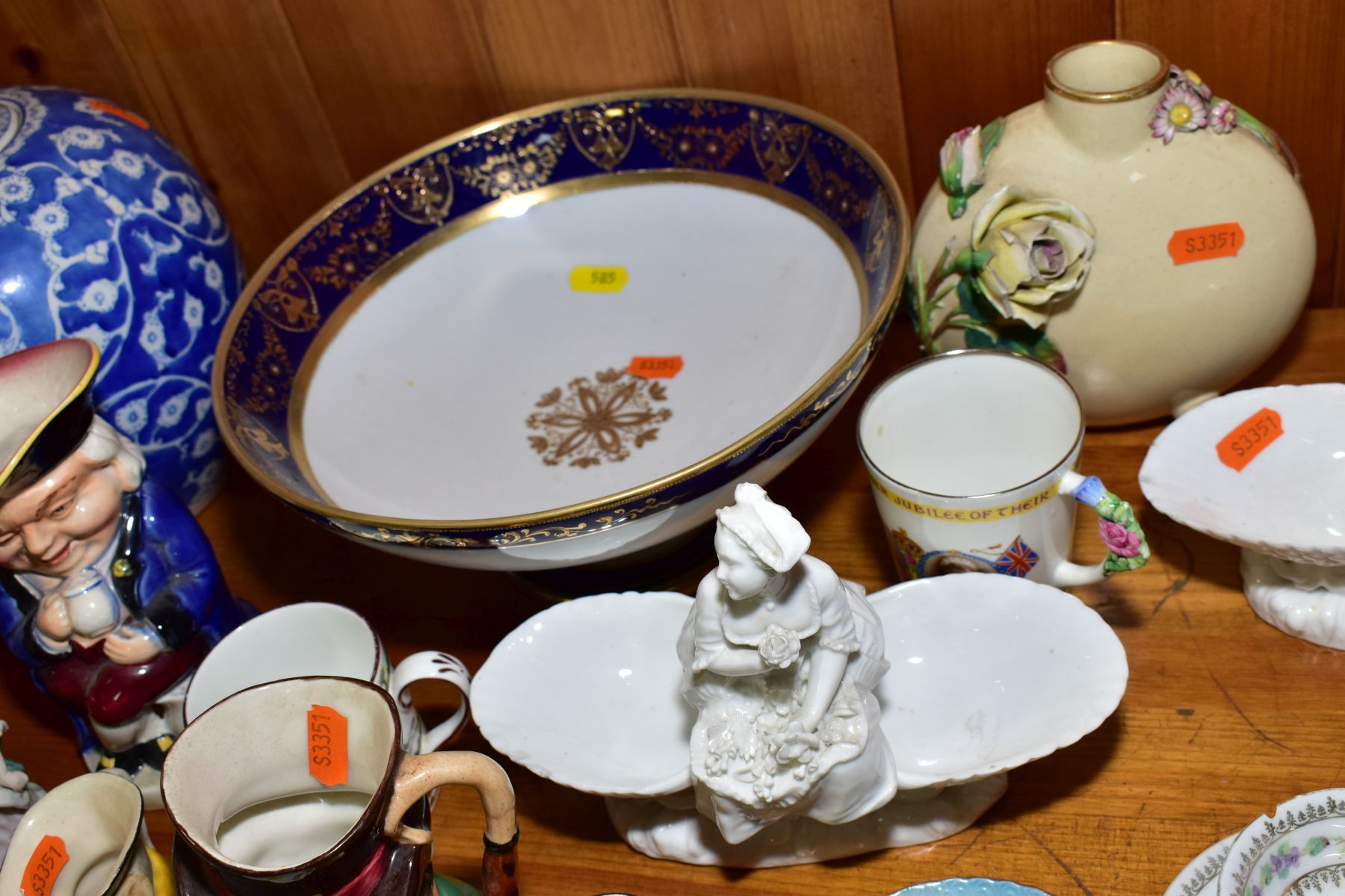 A COLLECTION OF CERAMICS to include Royal Worcester, Minton and Wedgwood trinkets, two 9cm egg - Image 6 of 6