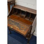 A MID 20TH CENTURY OAK OPEN BOOKCASE flanked with shelves to the side, width 56cm x depth 37cm x