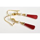 A PAIR OF CARNELIAN AND PEARL DROP EARRINGS, the yellow metal earrings each designed with a