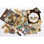 A SELECTION OF MAINLY COSTUME BROOCHES AND A LARGE MEDALLION, to include various brooches in forms