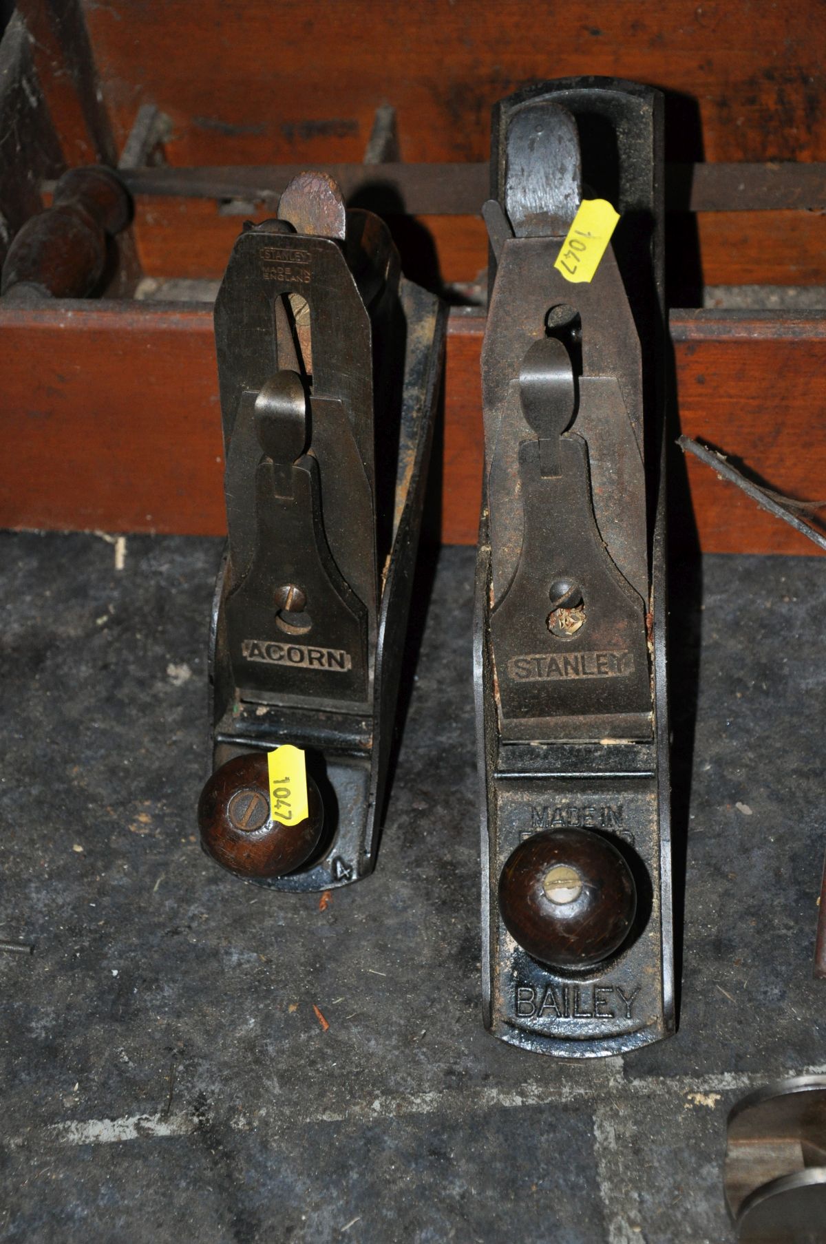 A CARPENTER TOOL TRAY CONTAINING, a Stanley No5 Plane, an Acorn No4 plane, an Unbranded Block Plane, - Image 3 of 3