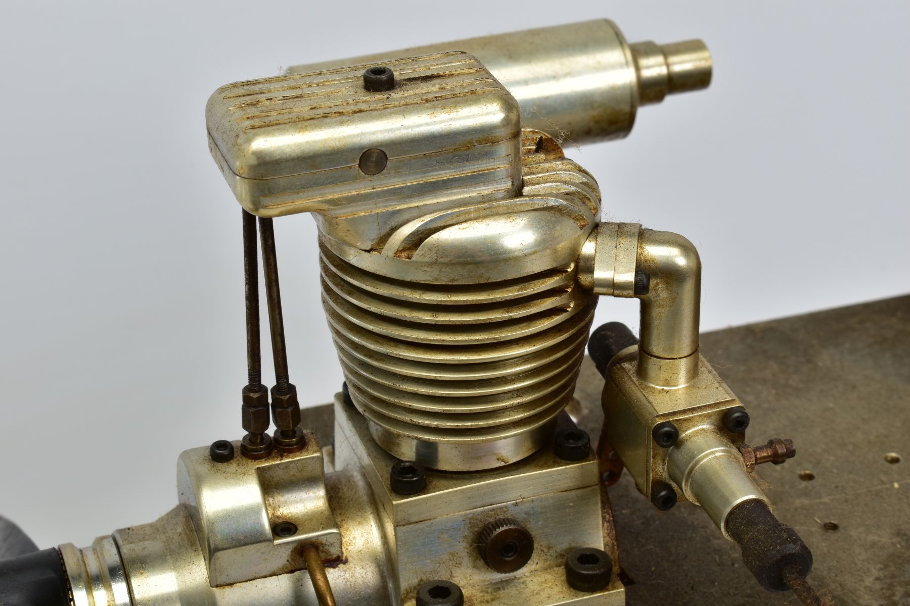 A HANDBUILT MODEL VERTICAL SINGLE CYLINDER AIRCRAFT ENGINE, not tested, constructed and finished - Image 4 of 6