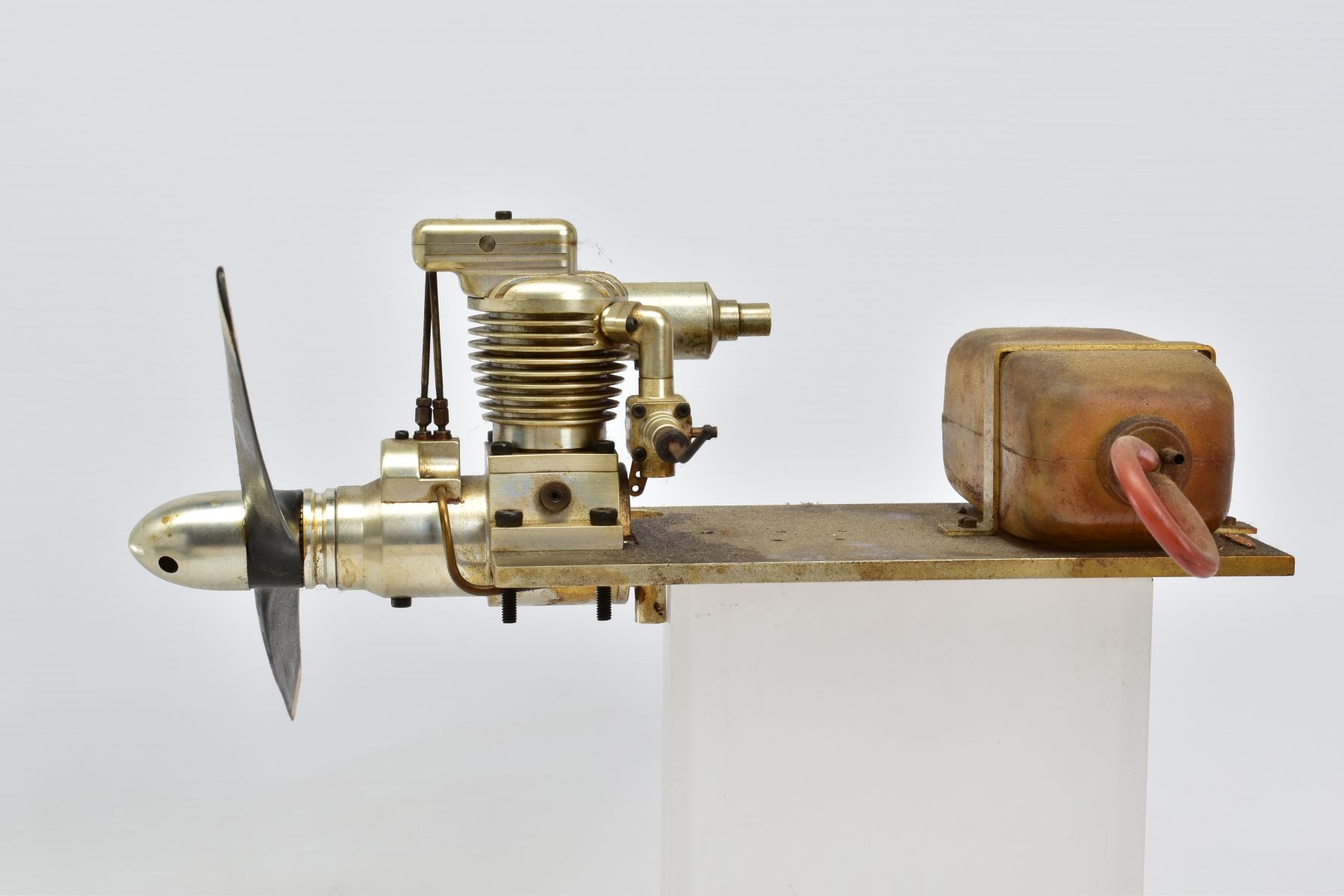 A HANDBUILT MODEL VERTICAL SINGLE CYLINDER AIRCRAFT ENGINE, not tested, constructed and finished - Image 3 of 6