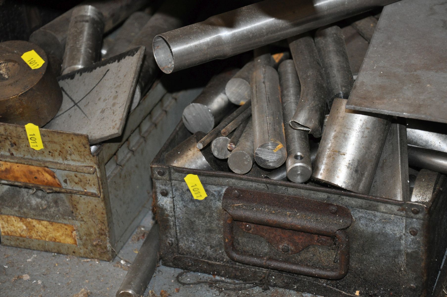 A QUANTITY OF STEEL BAR AND PLATE, of varying sizes and thicknesses - Image 2 of 3