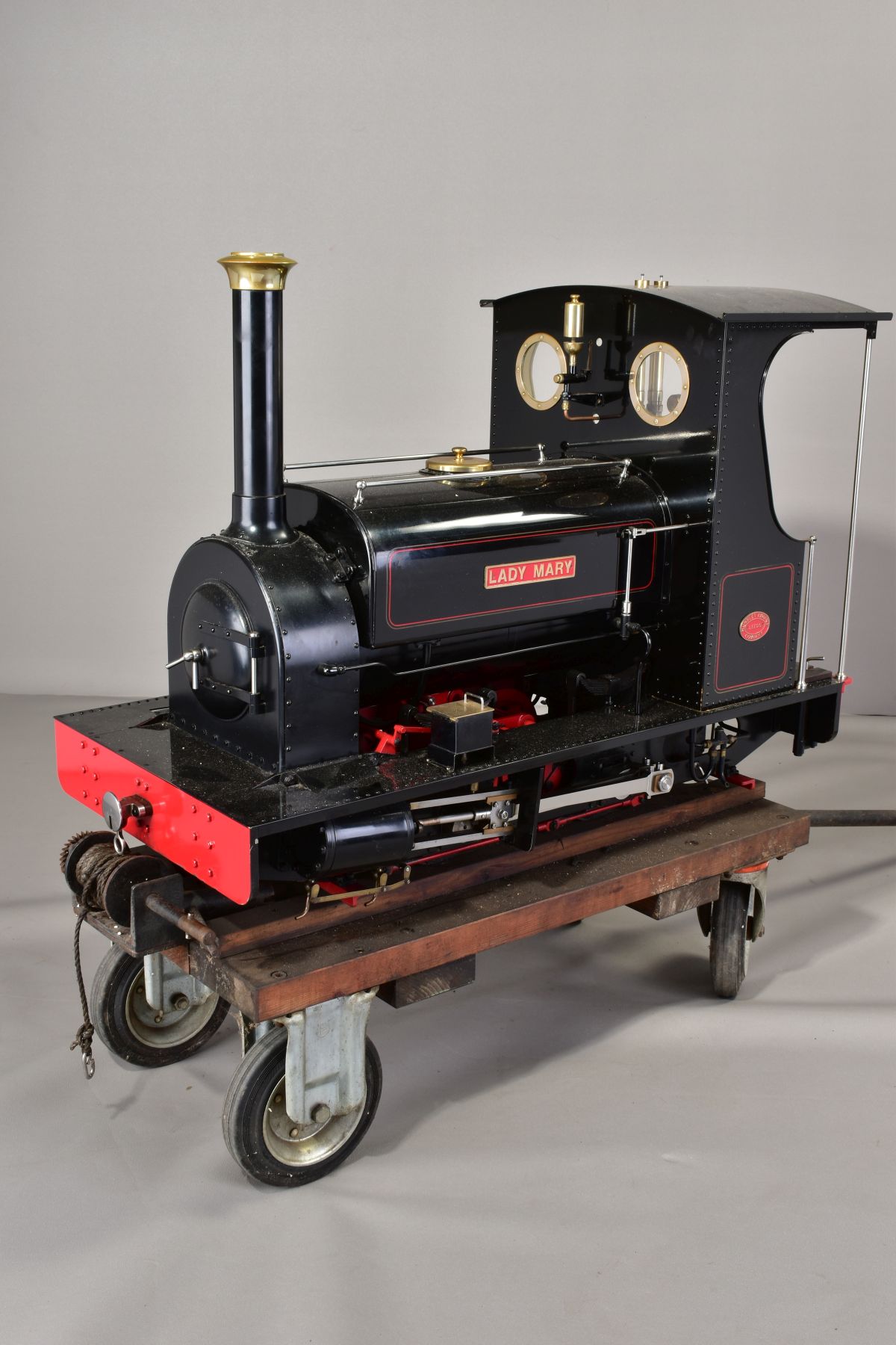 A HANDBUILT 1/8 SCALE 7 1/4 INCH (184MM) GAUGE LIVE STEAM MODEL OF A HUNSLET 0-4-0 SADDLE TANK