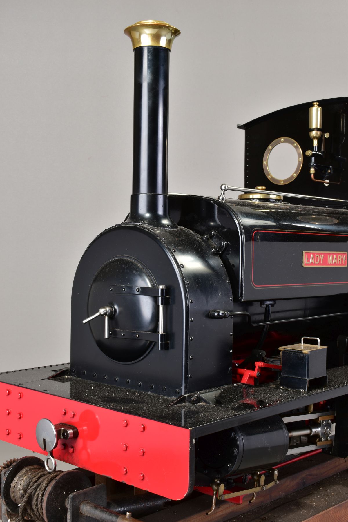 A HANDBUILT 1/8 SCALE 7 1/4 INCH (184MM) GAUGE LIVE STEAM MODEL OF A HUNSLET 0-4-0 SADDLE TANK - Image 4 of 18