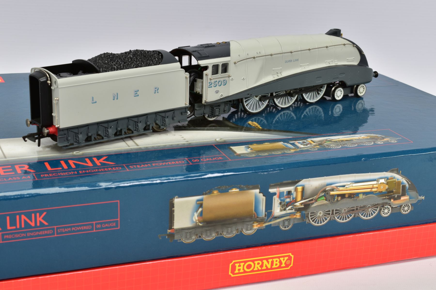 A BOXED HORNBY RAILWAYS OO GAUGE LIVE STEAM LOCOMOTIVE AND TENDER, A4 Class 'Silver Link' No.2509, - Image 4 of 5