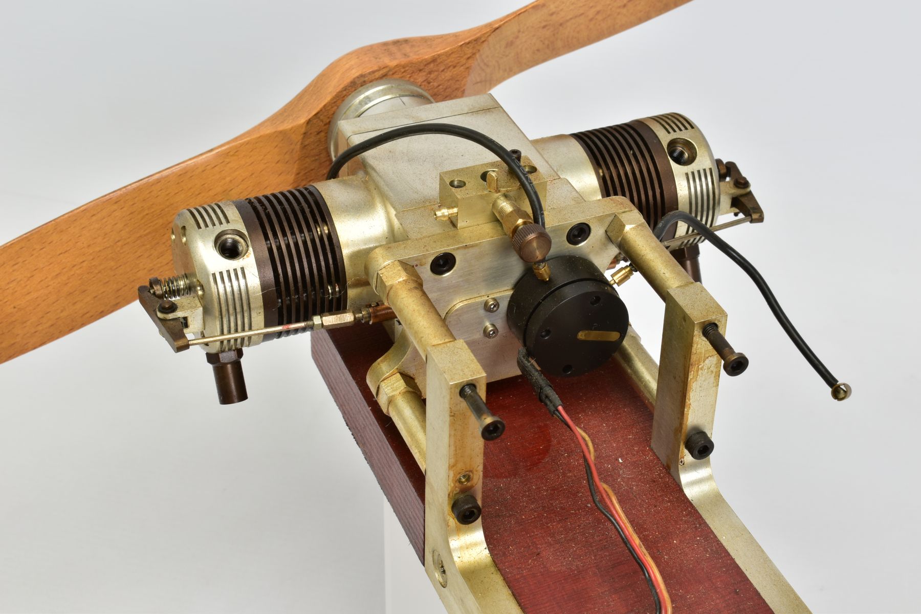 A HANDBUILT MODEL HORIZONTAL TWIN CYLINDER AIRCRAFT ENGINE, not tested, constructed and finished - Image 5 of 6