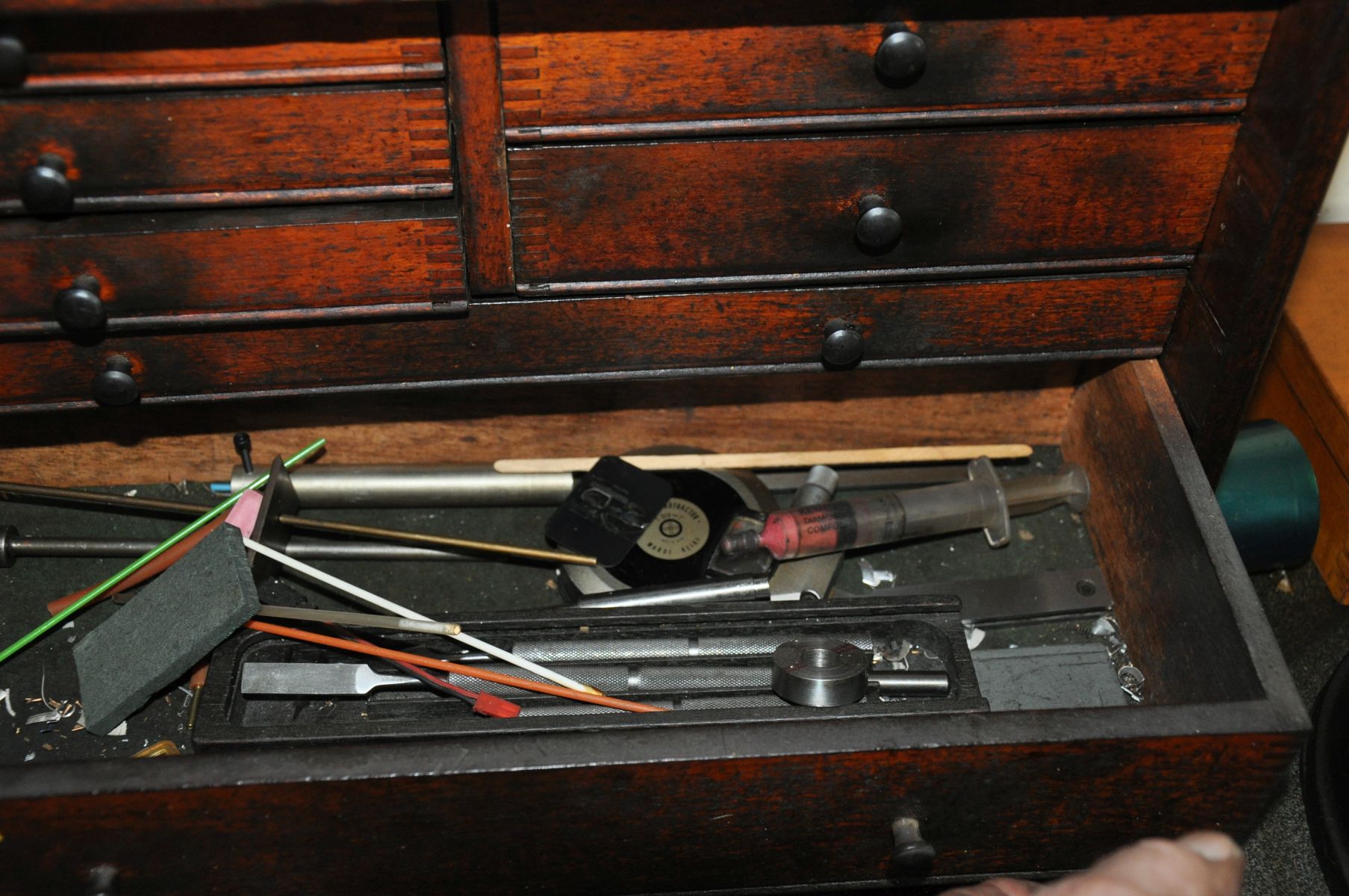 AN EMIR VINTAGE ENGINEERS CHEST SEVEN DRAWERS, containing reamers, taps, dies, micrometers and other - Image 7 of 7