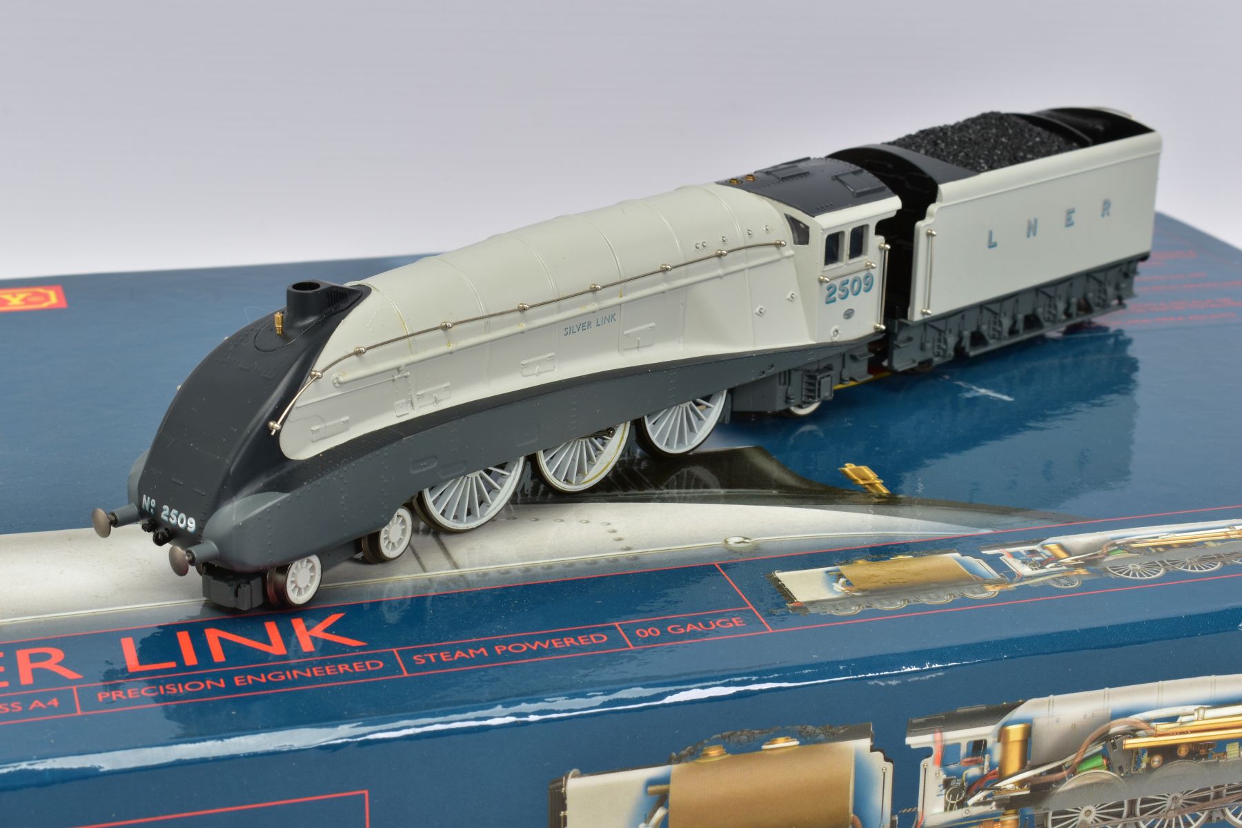 A BOXED HORNBY RAILWAYS OO GAUGE LIVE STEAM LOCOMOTIVE AND TENDER, A4 Class 'Silver Link' No.2509, - Image 3 of 5