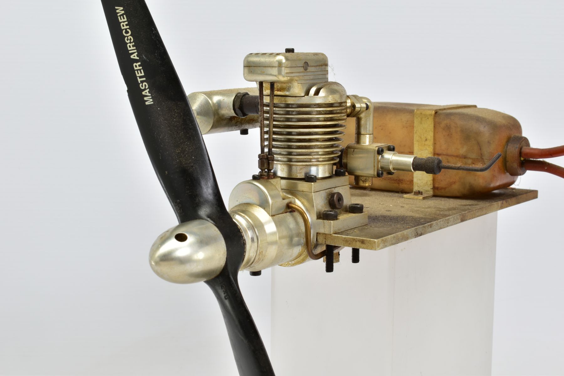 A HANDBUILT MODEL VERTICAL SINGLE CYLINDER AIRCRAFT ENGINE, not tested, constructed and finished - Image 2 of 6