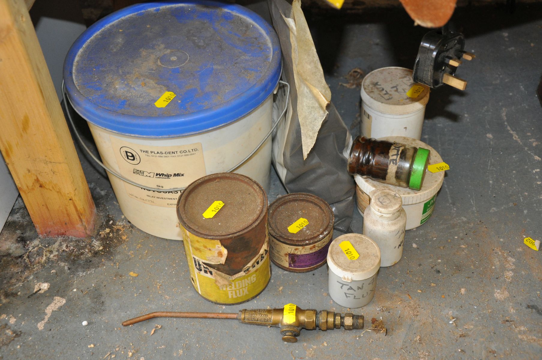 A QUANTITY OF METAL WORKING POWDERS AND PASTES, including a tub of Plas-Dent Novocast, a bag of case