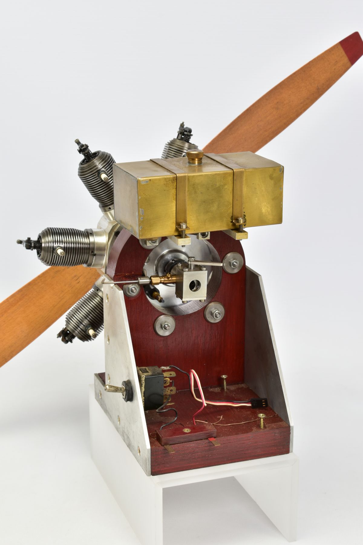 A HANDBUILT MODEL SEVEN CYLINDER RADIAL AIRCRAFT ENGINE, not tested, constructed and finished to a - Image 5 of 7