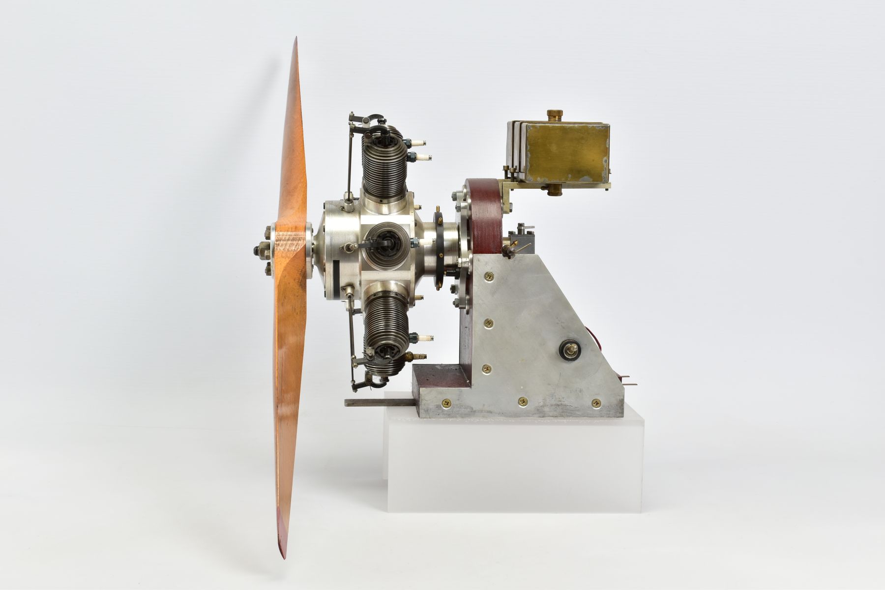 A HANDBUILT MODEL SEVEN CYLINDER RADIAL AIRCRAFT ENGINE, not tested, constructed and finished to a - Image 3 of 7