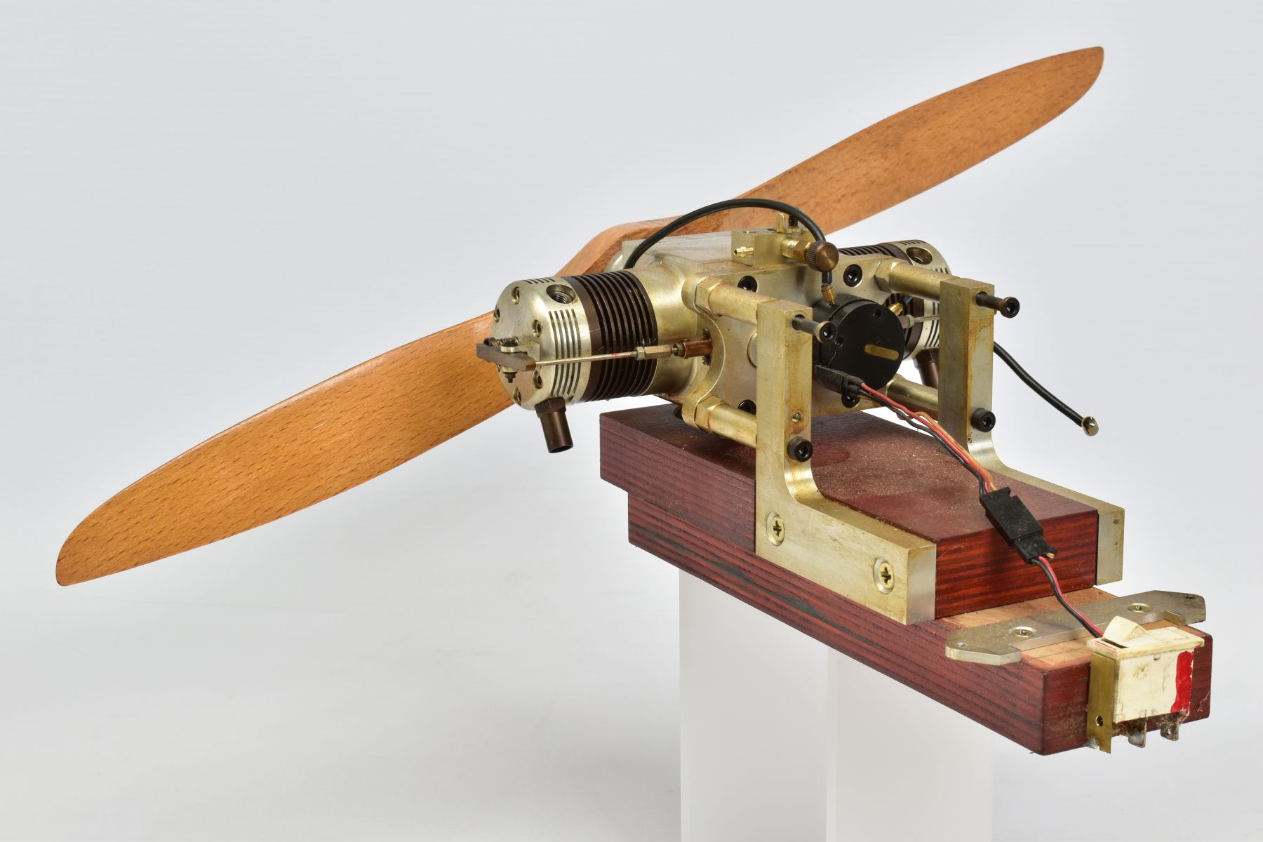 A HANDBUILT MODEL HORIZONTAL TWIN CYLINDER AIRCRAFT ENGINE, not tested, constructed and finished - Image 4 of 6