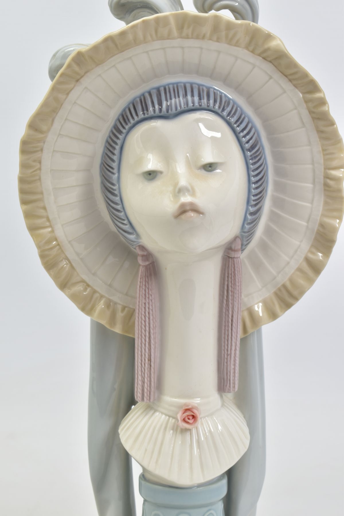 A LLADRO'S GIRLS HEAD, No.5153, depicting girls head wearing a hat with feathers on a pedestal base, - Image 5 of 6