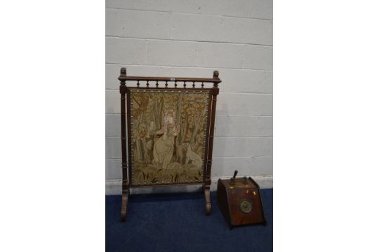 A LARGE EARLY 20TH CENTURY OAK FIRE SCREEN, with lion head's to top rail, turned and fluted