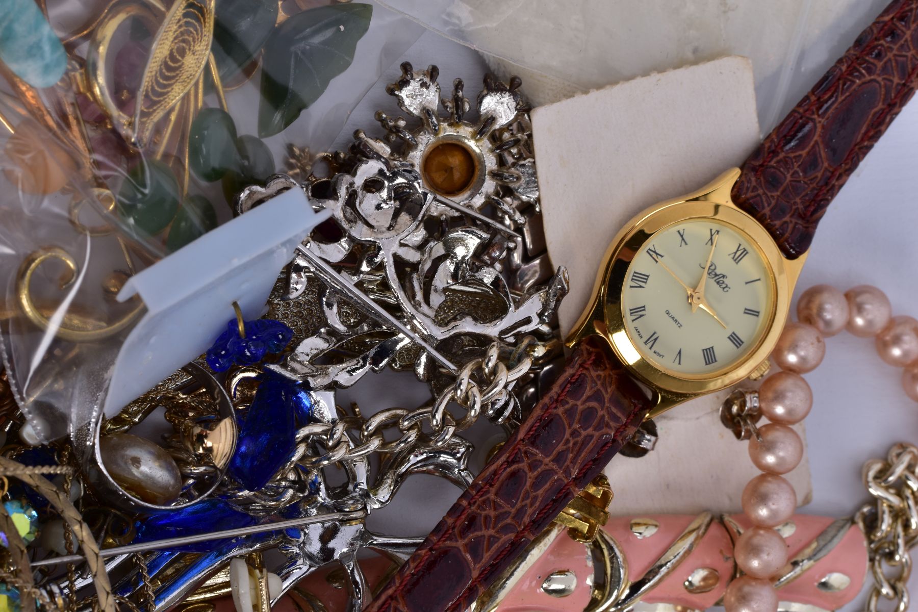 A BAG OF COSTUME JEWELLERY, with items to include an opal set yellow metal pendant, stamped 585, a - Image 3 of 4