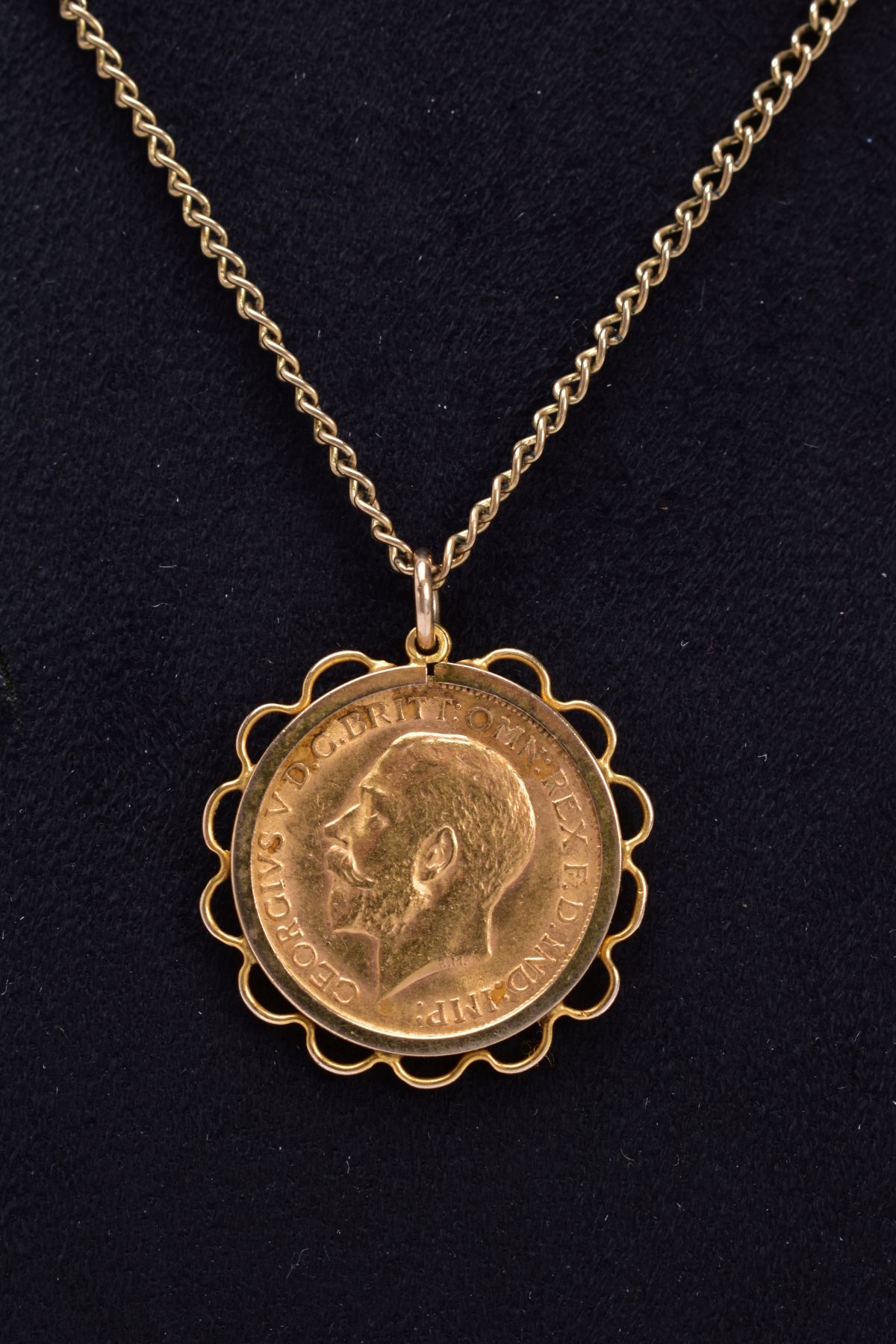 A FULL SOVEREIGN PENDANT, George V dated 1911 in a later pendant mount tested as 9ct gold, - Image 2 of 3