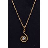 A 18CT GOLD DIAMOND SINGLE STONE SWIRL PENDANT, together with a 18ct gold trace link chain measuring