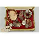 A SELECTION OF JEWELLERY, a small black hinged box containing items to include a large yellow
