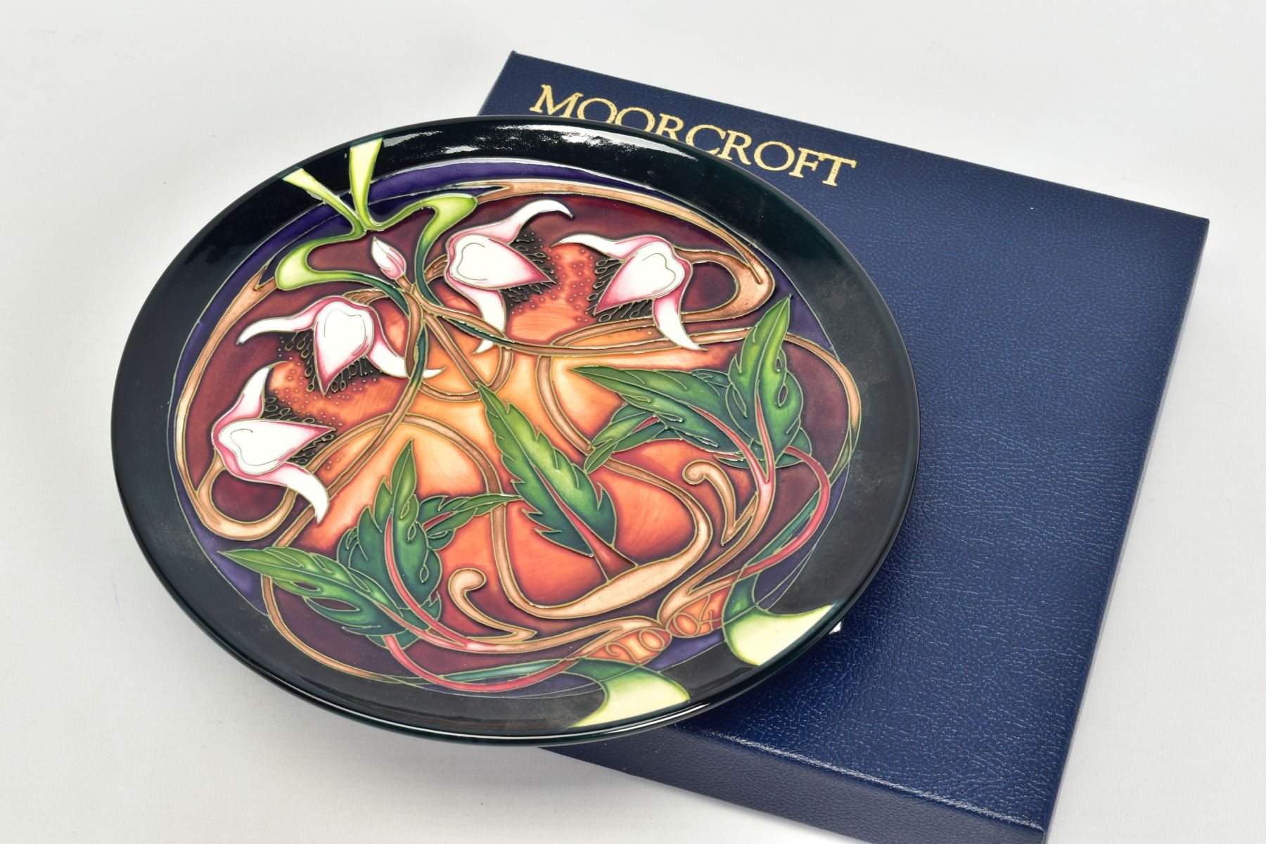 A BOXED MOORCROFT POTTERY 2004 YEAR PLATE, 'Swan Orchid' pattern, impressed backstamp, No271/400 and