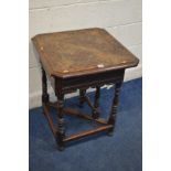 AN EARLY 2OTH CENTURY CARVED OAK TRIANGULAR SINGLE DROP LEAF OCCASIONAL TABLE, on turned and block