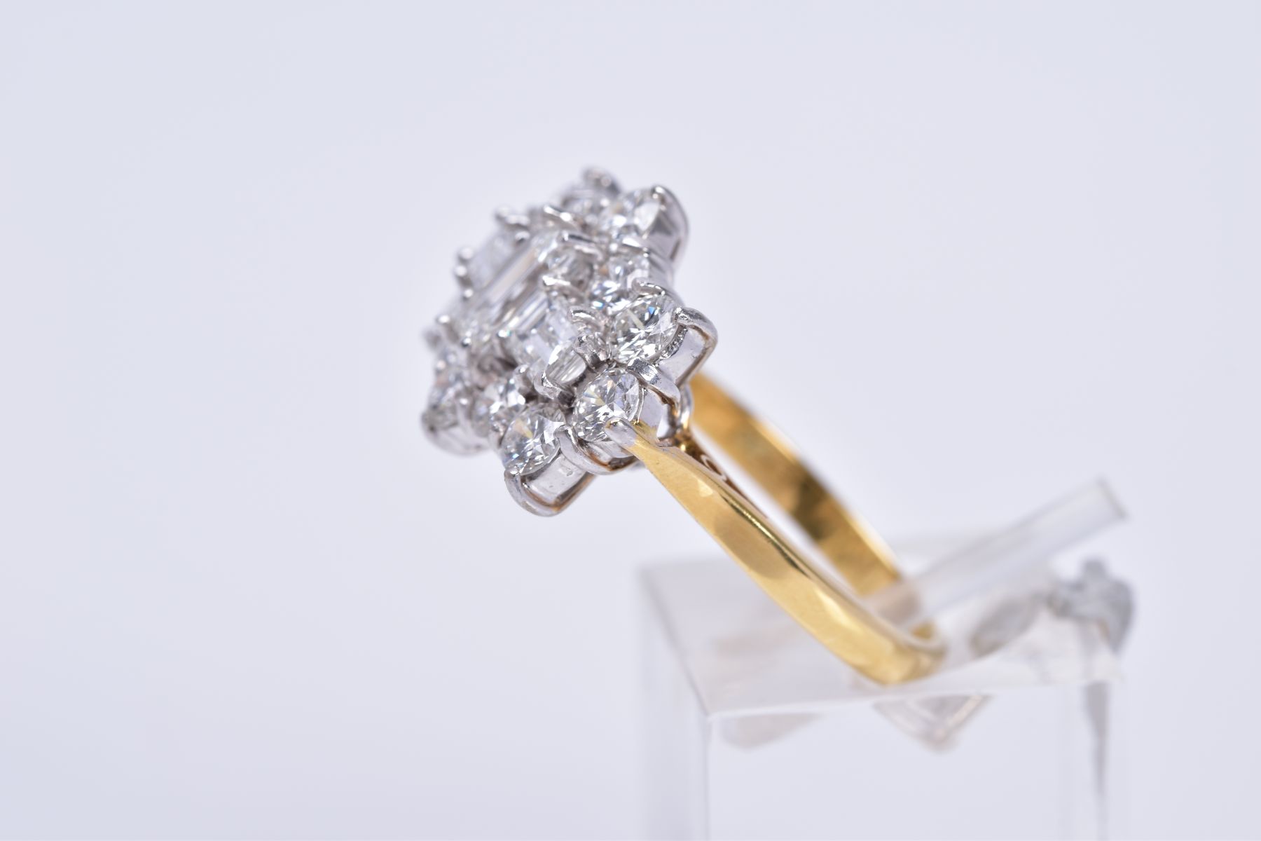 A MODERN 18CT GOLD LARGE DIAMOND CLUSTER RING, comprised three rap cut diamonds, measuring - Image 2 of 6