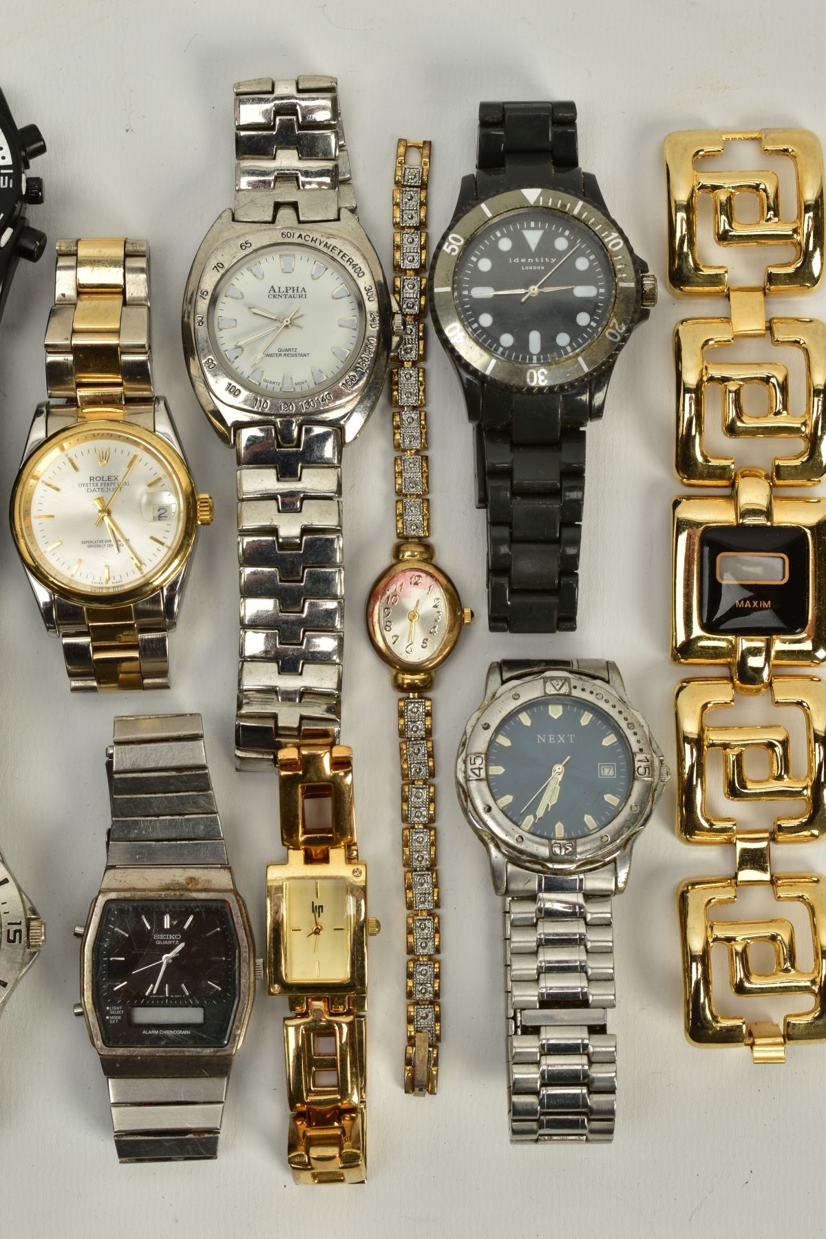 A COLLECTION OF ASSORTED WATCHES, mostly gents, to include various designs, all quartz movements - Image 4 of 4