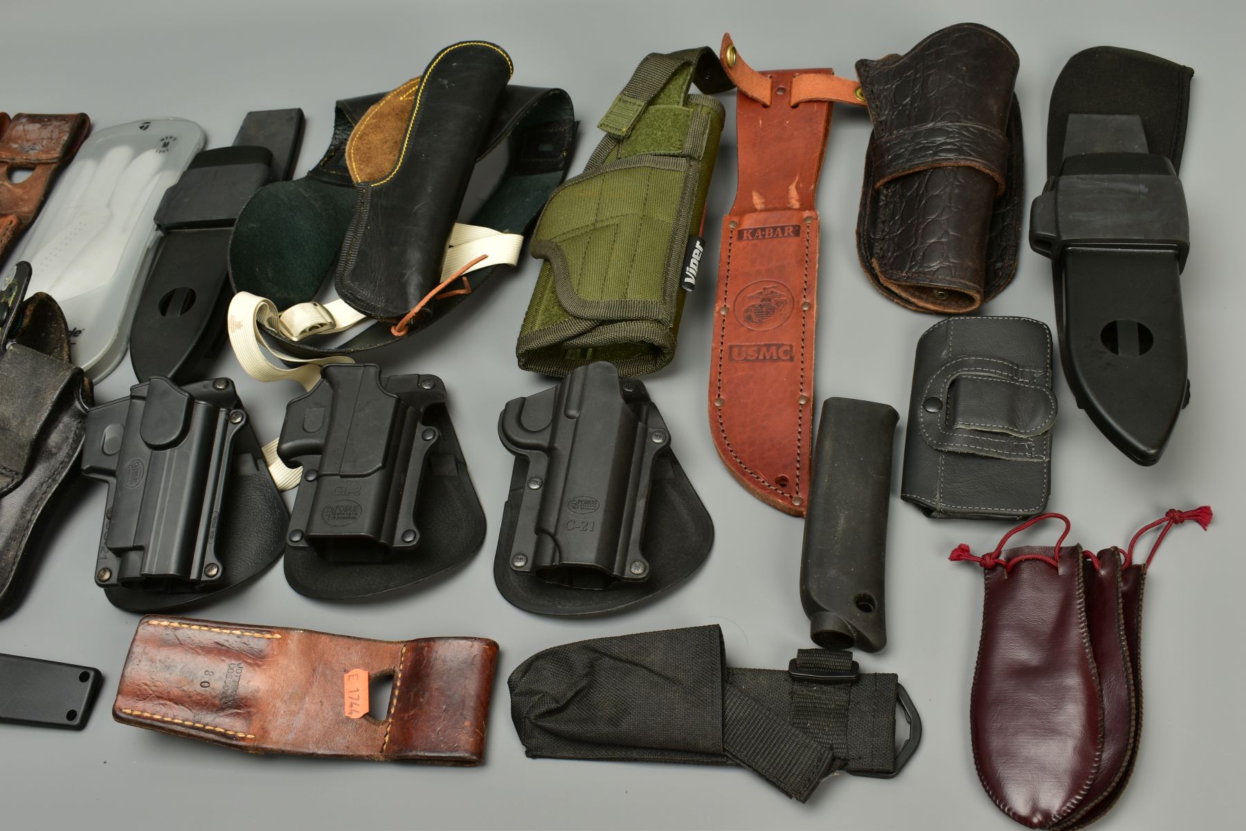 A COLLECTION OF HOLSTERS AND LEATHER ITEMS comprising of two unnamed leather shoulder holsters, - Image 2 of 3