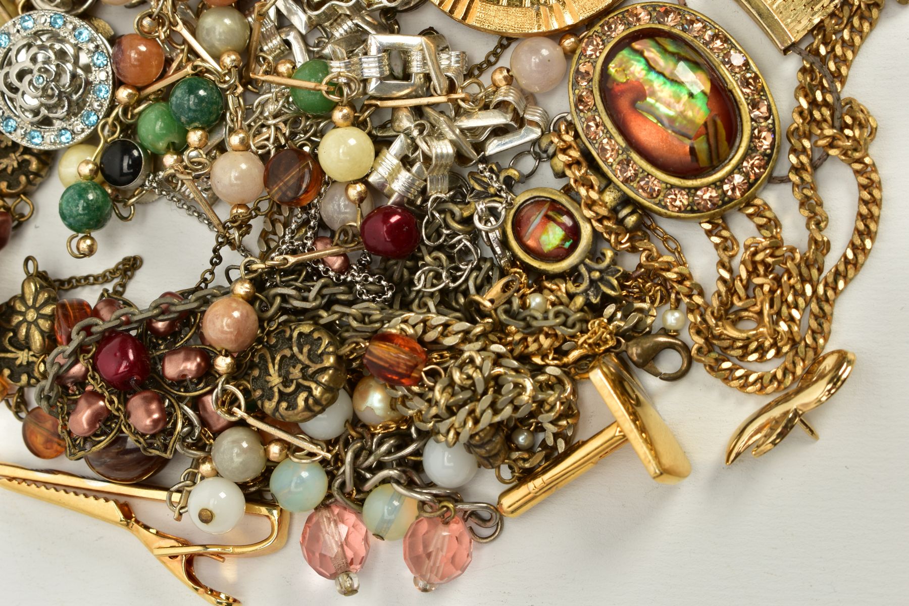 A SELECTION OF COSTUME JEWELLERY, to include a mounted yellow metal Elizabeth II 1977 - Image 3 of 4