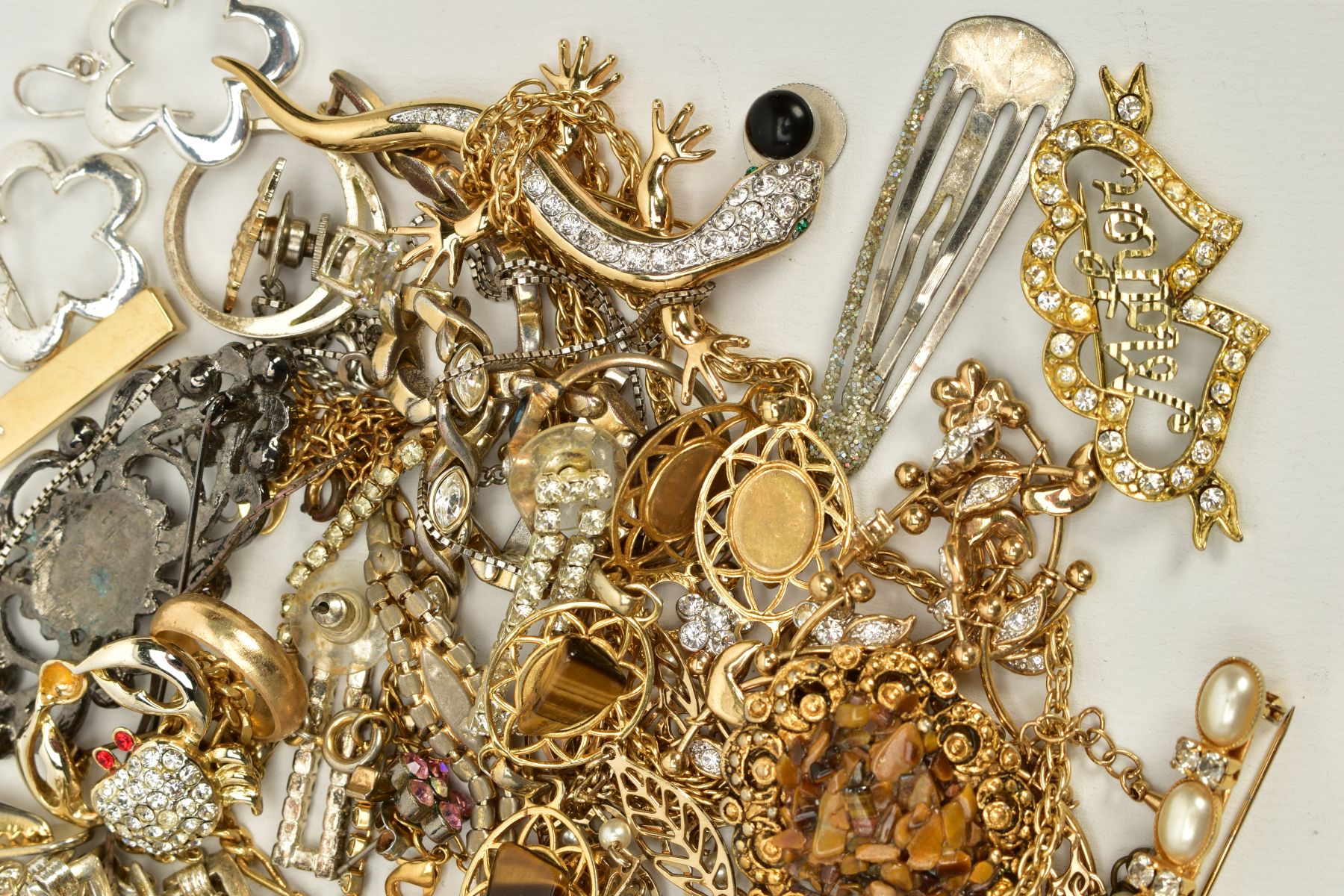 A SELECTION OF COSTUME JEWELLERY, to include a mounted yellow metal Elizabeth II 1977 - Image 2 of 4