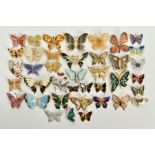 A QUANTITY OF BUTTERFLY BROOCHES, to include yellow and white metal brooches of various designs such