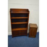 AN EARLY TO MID 20TH CENTURY OAK OPEN BOOKCASE with three fixed shelves under a double door