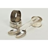 A SMALL QUANTITY OF SILVER ITEMS, to include three silver napkin rings, such as a foliage