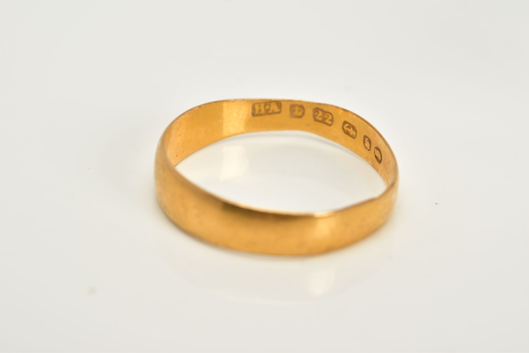 A 22CT GOLD WIDE BAND, the plain polished band, hallmarked 22ct gold Birmingham 1884, ring size P, - Bild 2 aus 2