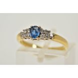 A MODERN 18CT GOLD SAPPHIRE AND DIAMOND DRESS RING, estimated modern round brilliant cut diamond