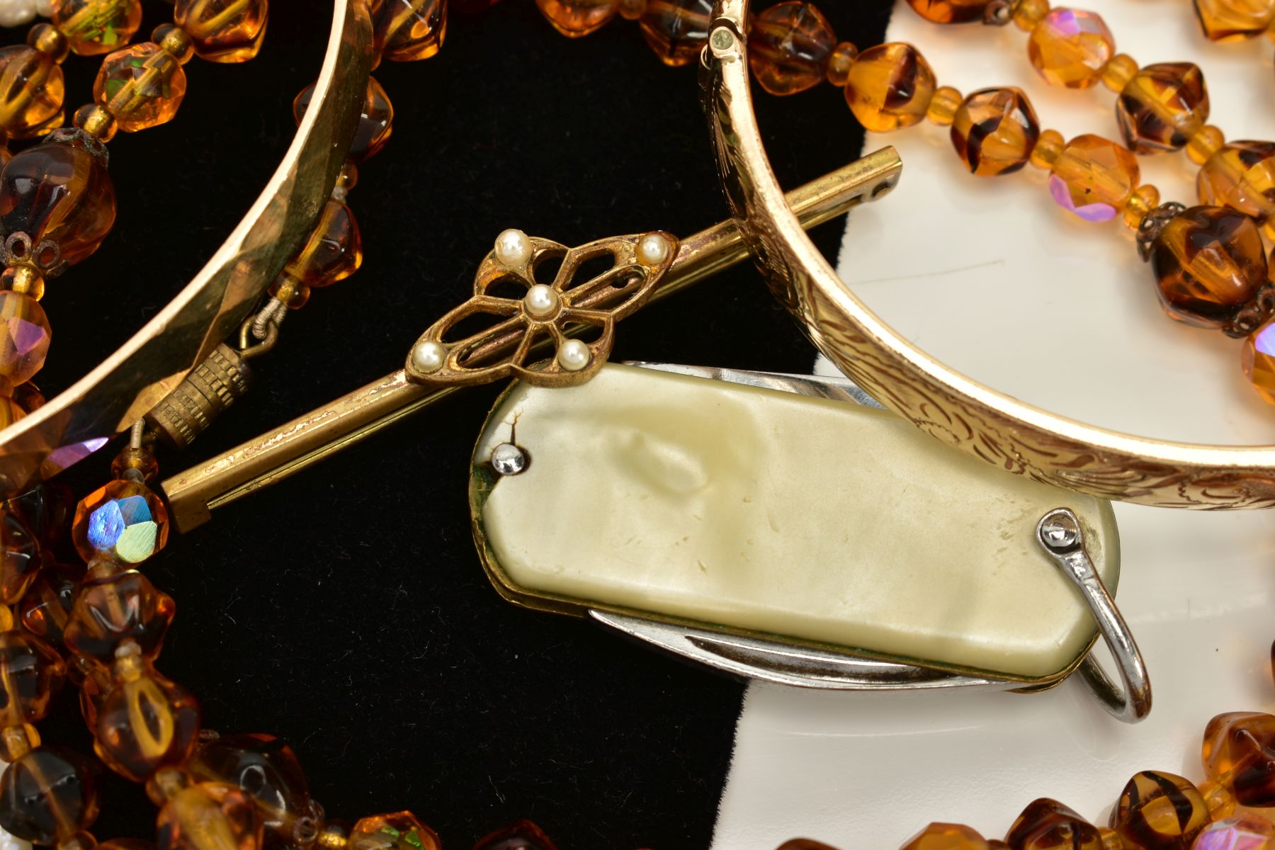 A MISCELLANEOUS COLLECTION OF JEWELLERY ITEMS to include two rolled gold bangles, a gold plated pair - Image 3 of 4