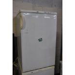 AN ELECTROLUX UNDER COUNTER FREEZER, width 55cm (PAT pass and working @ -18 degrees)