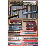 A QUANTITY OF BOXED AND UNBOXED 00 GAUGE PASSENGER COACHES, boxed items by Hornby, Mainline, unboxed