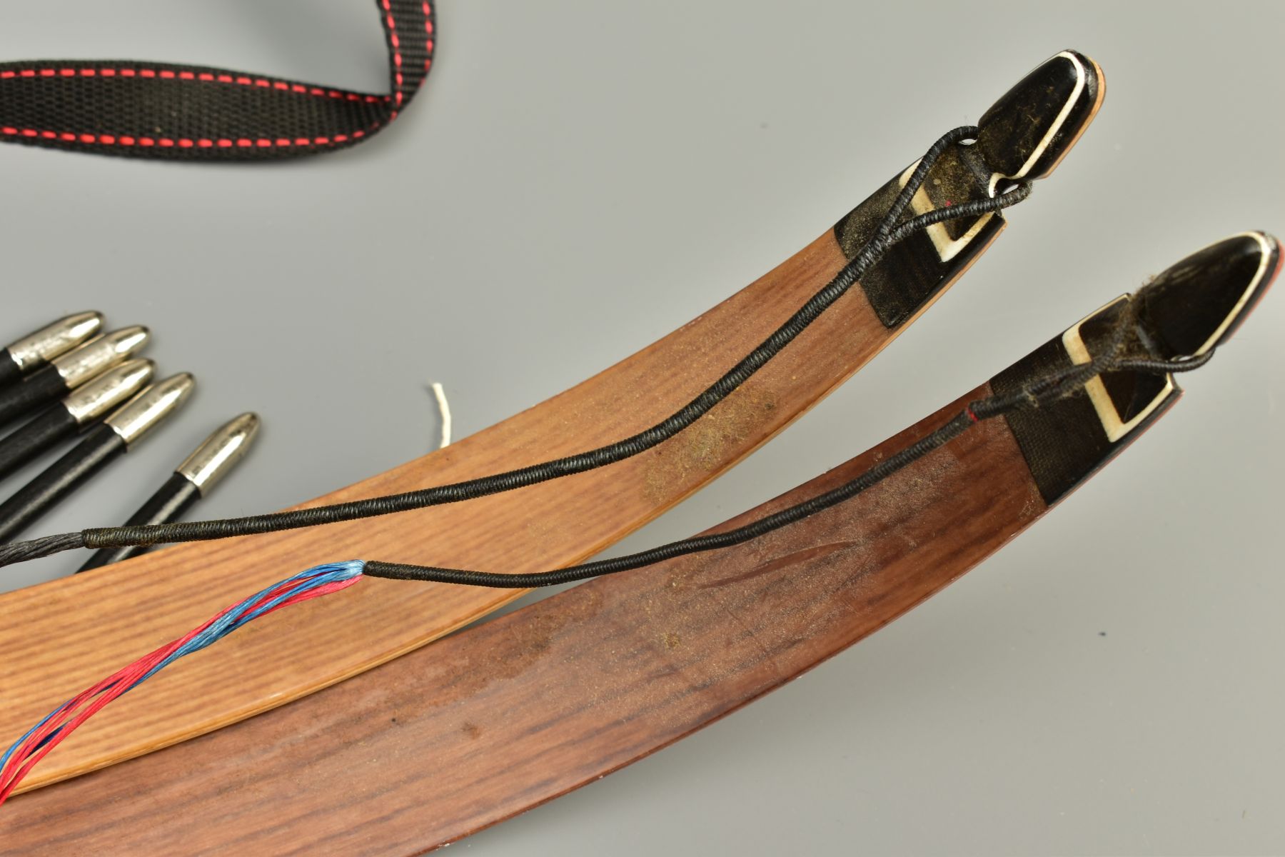 A SAMICK SPIKEMAN 60'' TAKE DOWN BOW WITH DRAW STRING, together with a Samick Lightening 60'' take - Image 6 of 7