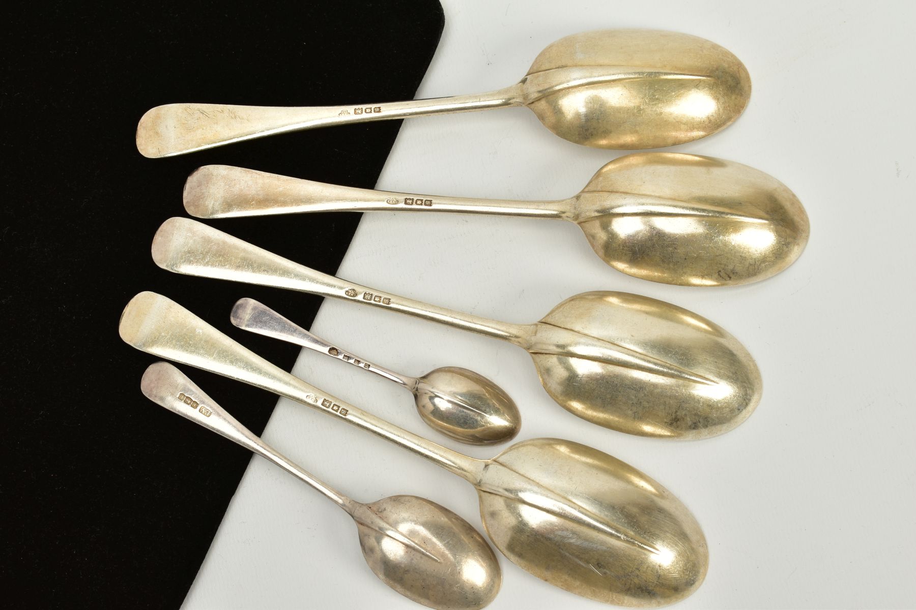 A SELECTION OF SILVER RAT TAIL SPOONS, to include four tablespoons, hallmarked London 1922, a - Bild 2 aus 3