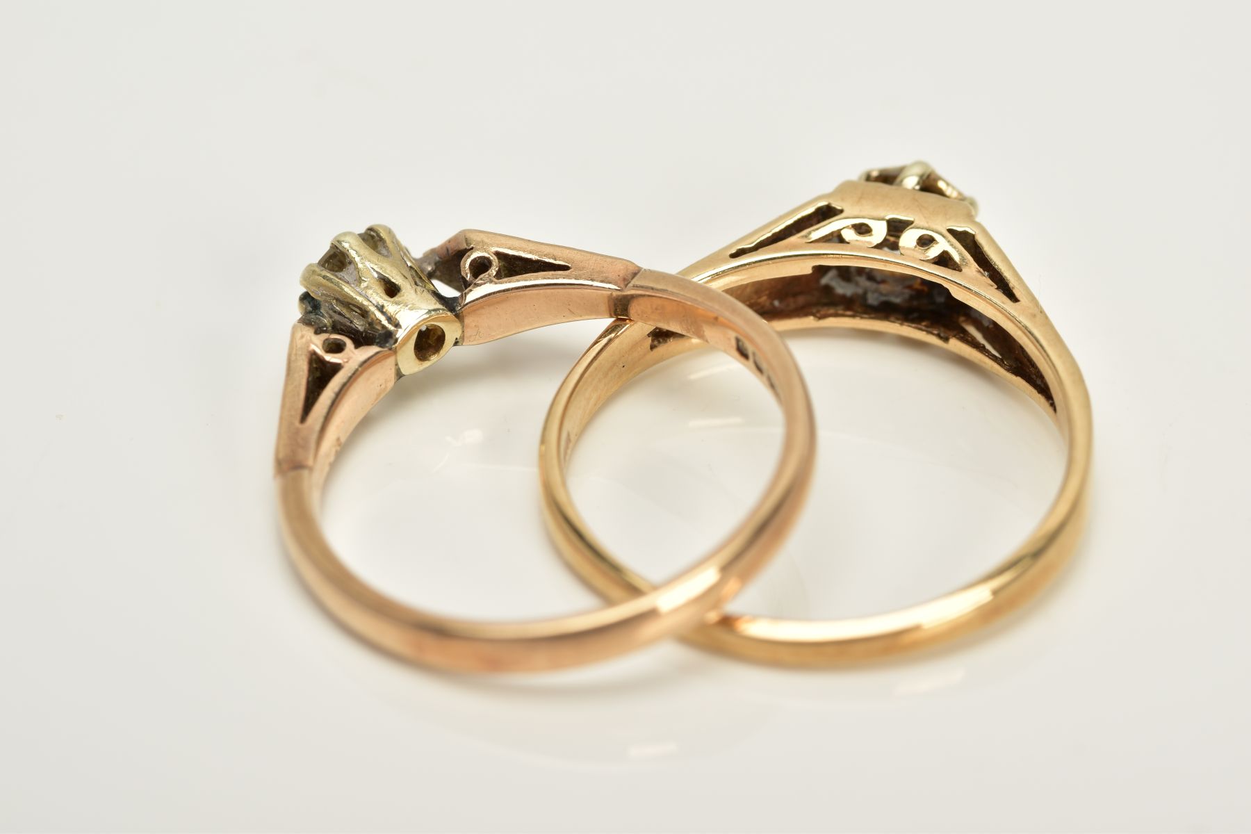 TWO 9CT GOLD SINGLE STONE DIAMOND RINGS, the first designed with a raised claw set round brilliant - Bild 3 aus 3