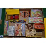 A QUANTITY OF BOXED CRESCENT TOYS, FARM MODELS AND MODERN FARM EQUIPMENT MODELS, to include