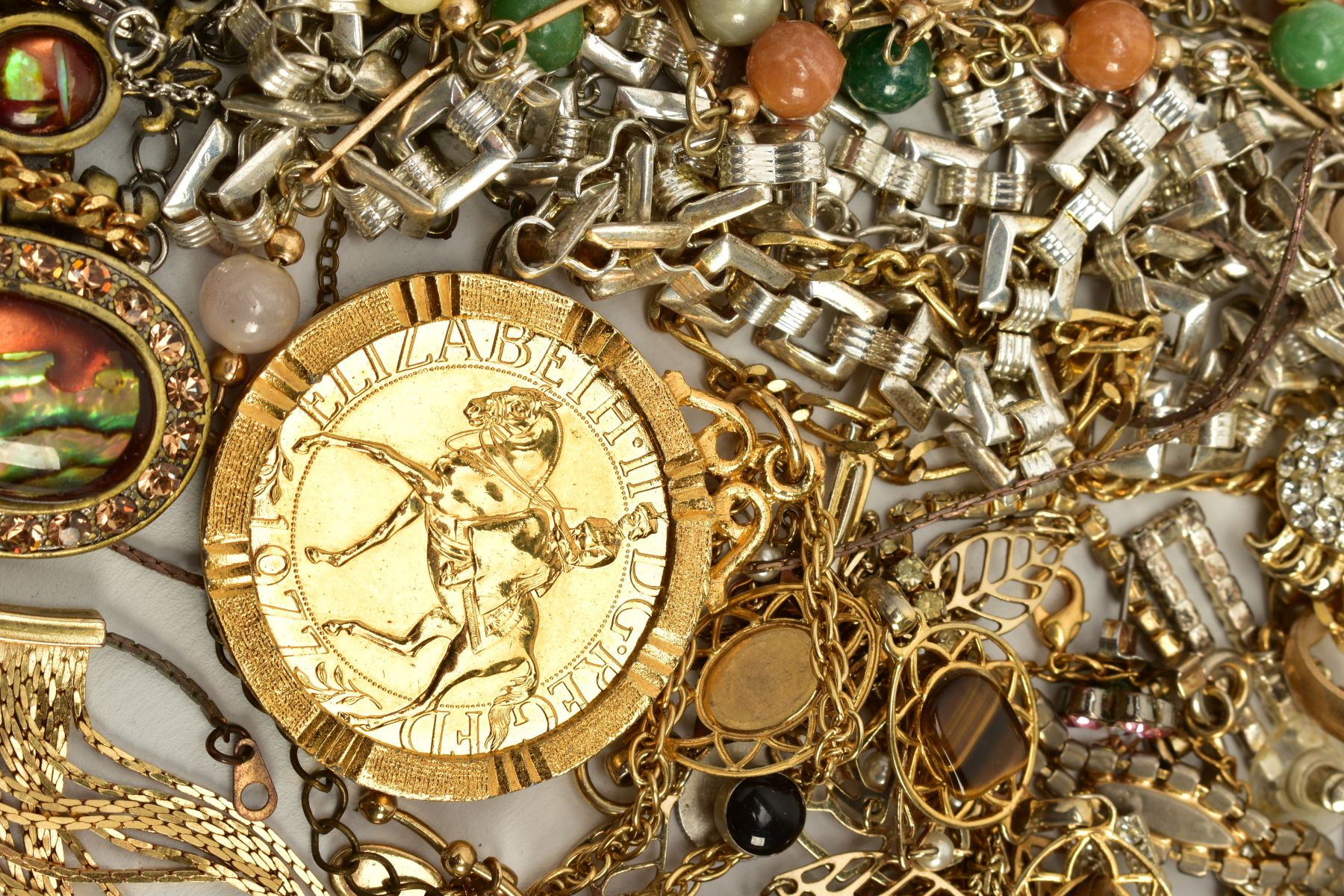 A SELECTION OF COSTUME JEWELLERY, to include a mounted yellow metal Elizabeth II 1977 - Image 4 of 4