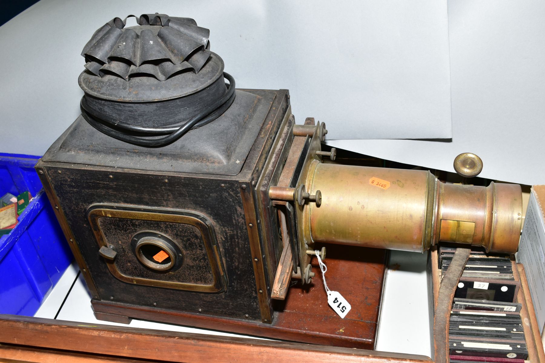 A VICTORIAN TINPLATE AND BRASS MOUNTED MAGIC LANTERN, length 59cm(sd) together with three boxes of - Image 2 of 7