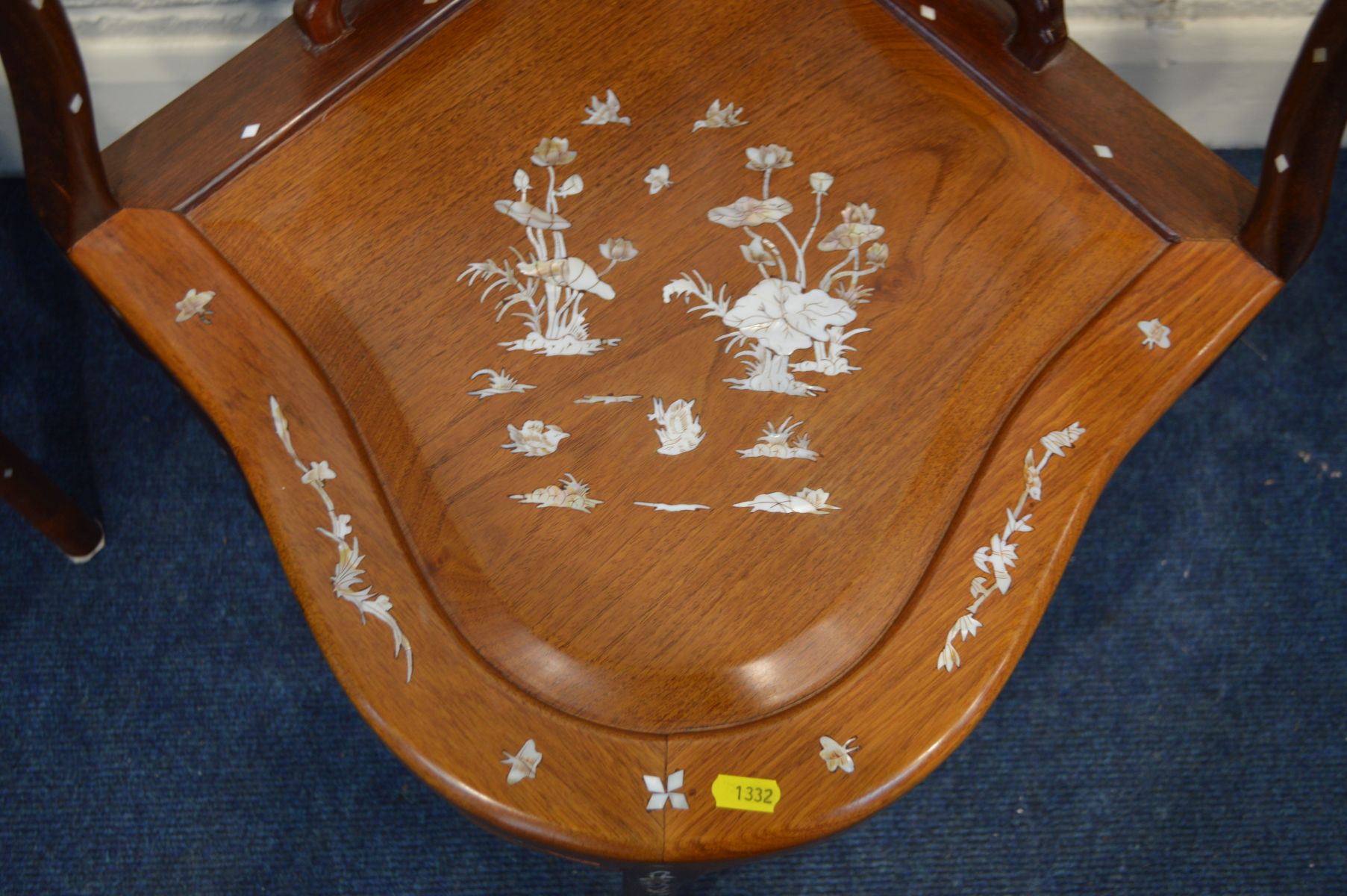 A NEAR PAIR OF MID TO LATE 20TH CENTURY ORIENTAL HARDWOOD CORNER CHAIRS, with mother of pearl - Image 5 of 7