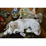 TWO LLADRO DOGS, a Bloodhound No 1067 and a Bassett Hound No 1066, both designed by Vincente