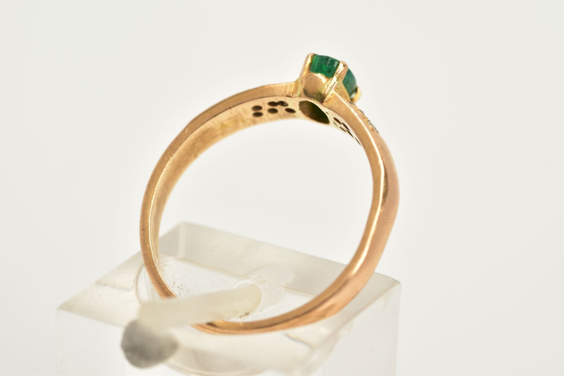 AN EMERALD AND DIAMOND RING, the yellow metal ring set with a central oval cut emerald, flanked with - Image 3 of 3