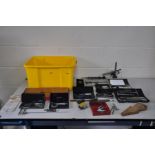 A TRAY CONTAINING ENGINEERS TEST EQUIPMENT including dial gauges, internal micrometers, external